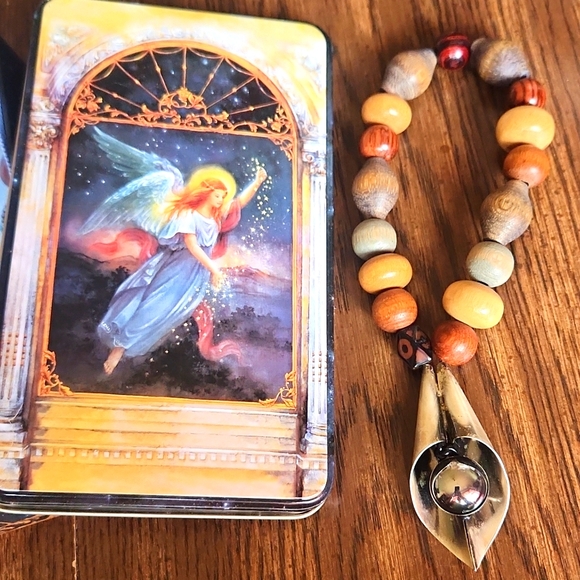 Gift Box Set Of Two Unique Charms/hanging art Pieces In a Tin Angel Box - Picture 3 of 9